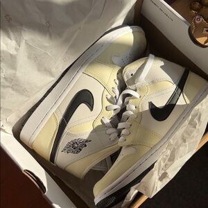 Nike High-Top Sneakers in Black and Yellow